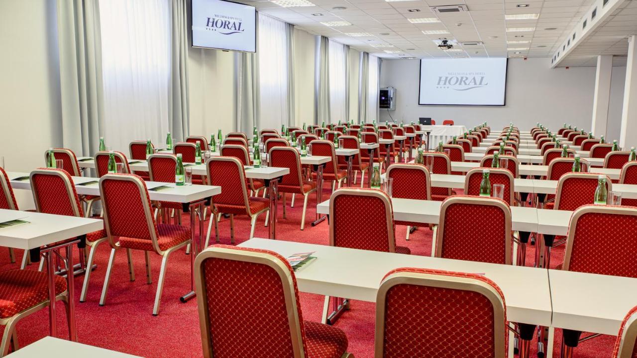 Hotel Horal Rožnov pod Radhoštěm Екстериор снимка
