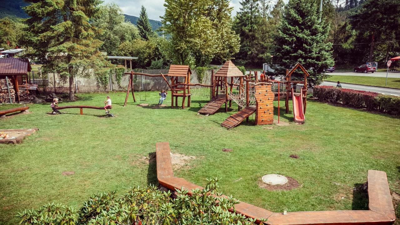 Hotel Horal Rožnov pod Radhoštěm Екстериор снимка