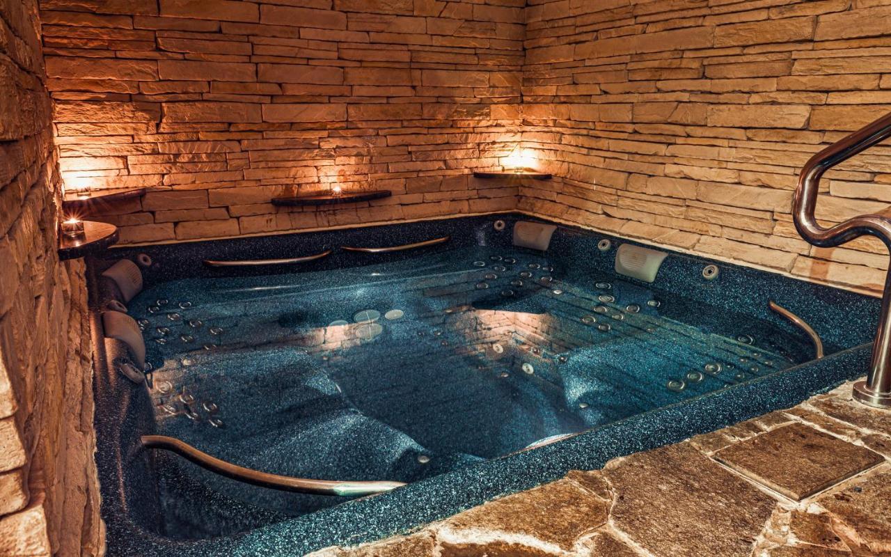 Hotel Horal Rožnov pod Radhoštěm Екстериор снимка