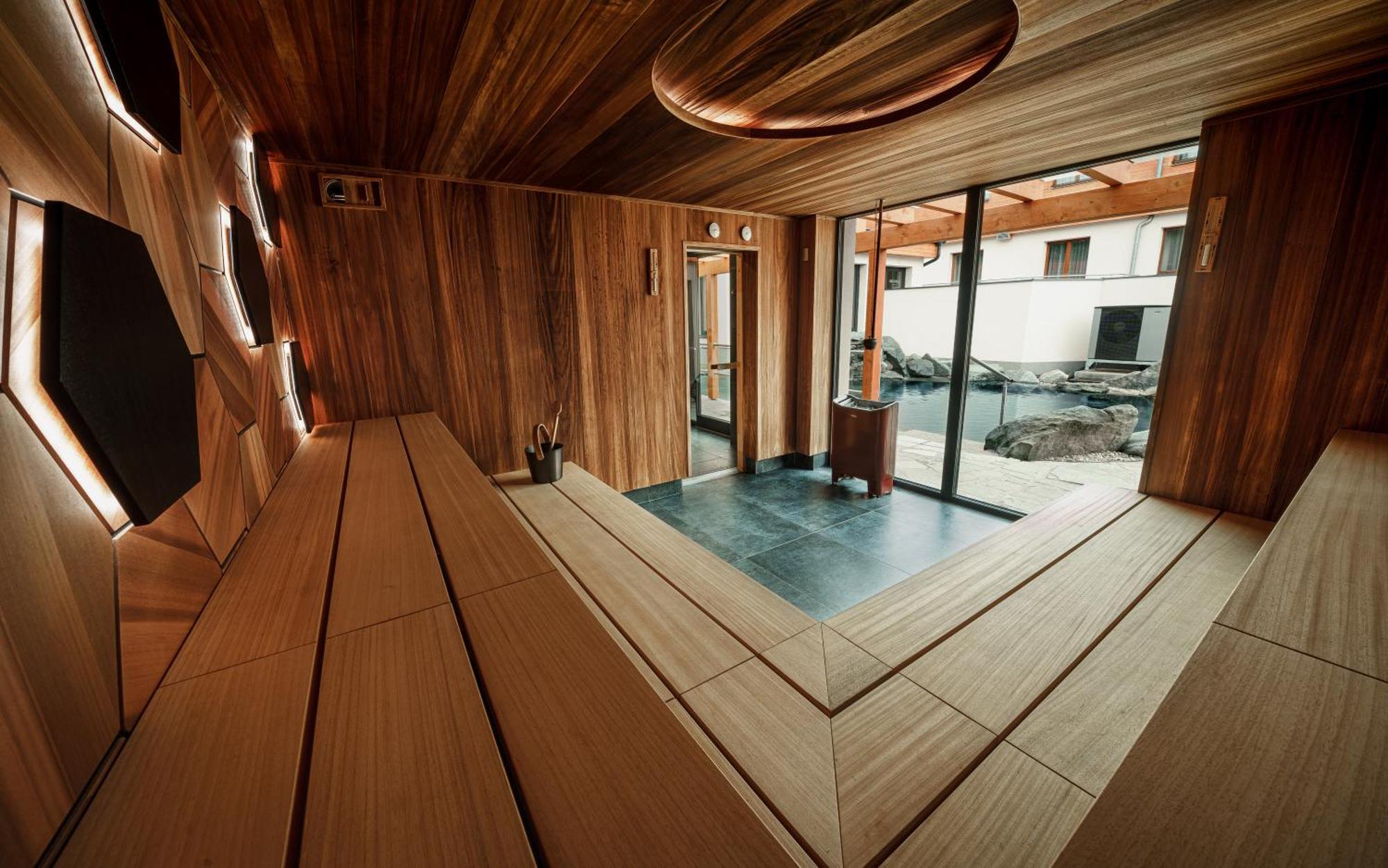Hotel Horal Rožnov pod Radhoštěm Екстериор снимка