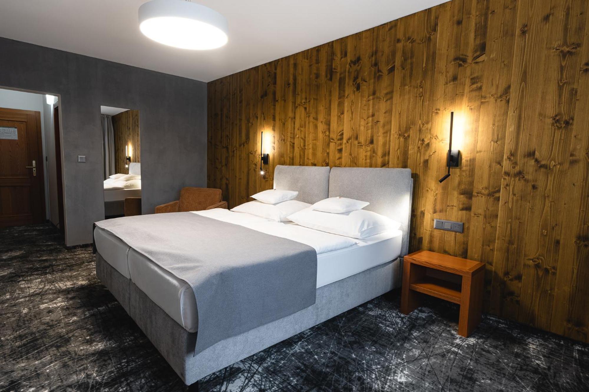 Hotel Horal Rožnov pod Radhoštěm Екстериор снимка